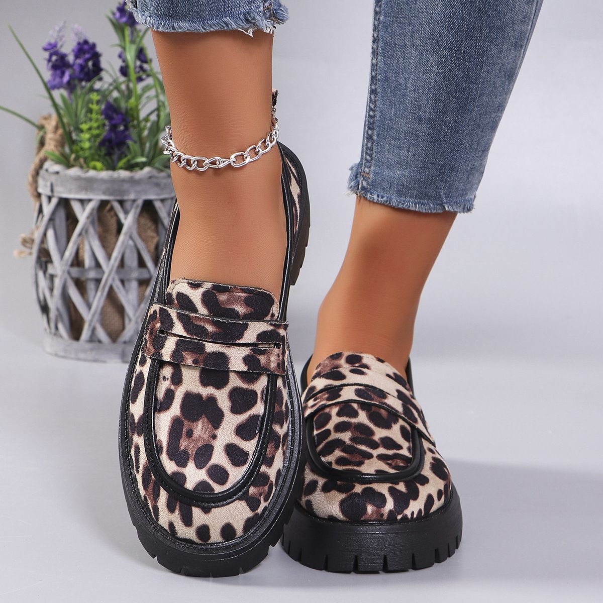 Single Layer Shoes British Style Temperament Wild - Image 4