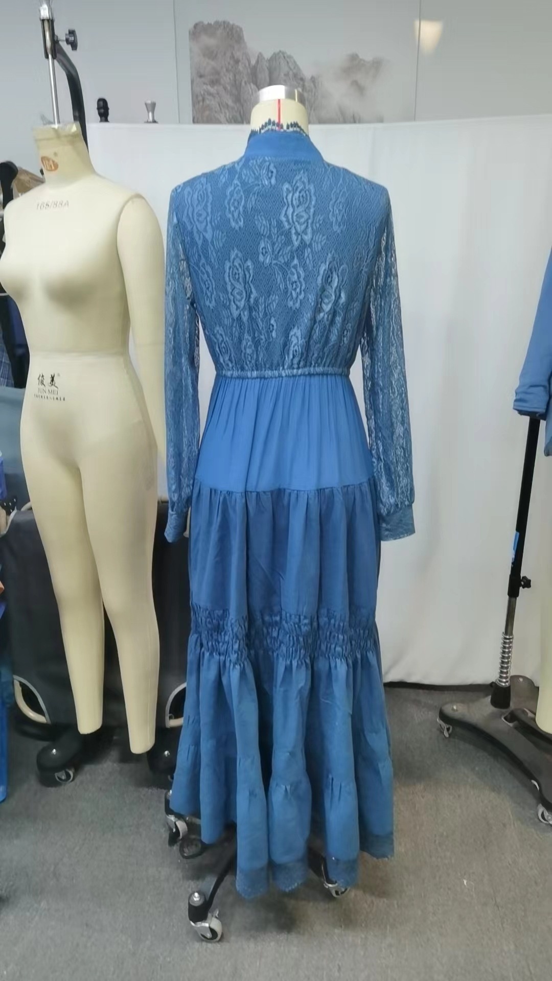 Retro V-neck Long-sleeve Pastoral-style Dress - Image 3