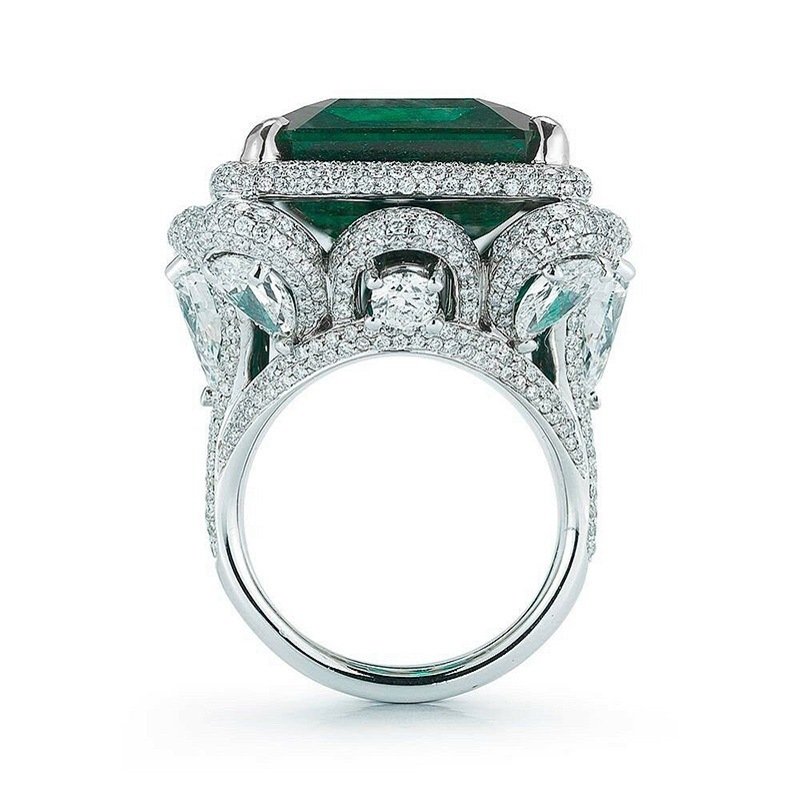 Elegant And Dramatic Emerald Tourmaline Ring With A Rectangular Design - Image 4