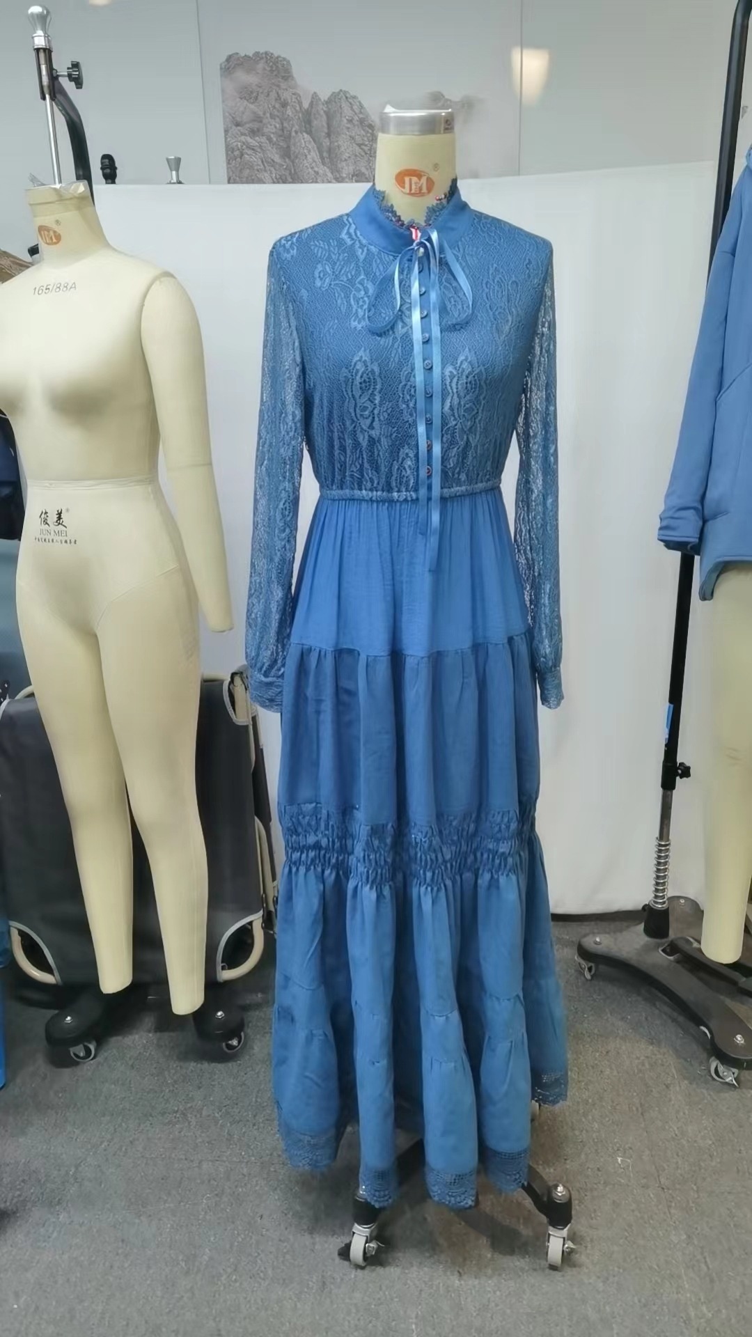 Retro V-neck Long-sleeve Pastoral-style Dress - Image 4