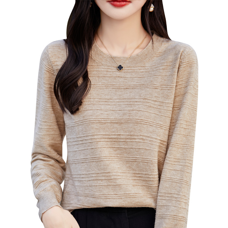Round-neck Knit Top A Loose Solid-color Piece For Layering - Image 8