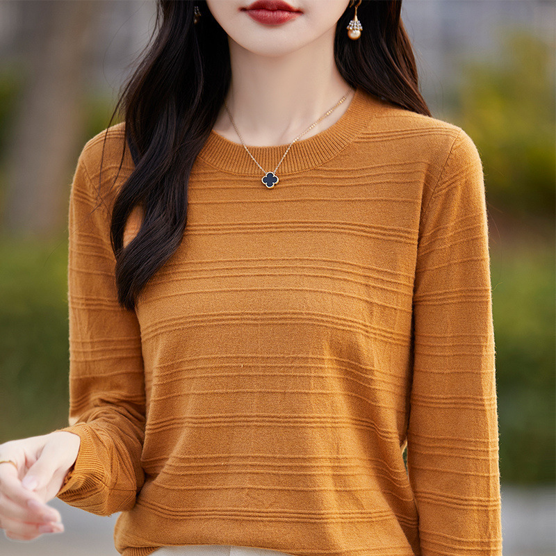 Round-neck Knit Top A Loose Solid-color Piece For Layering - Image 2