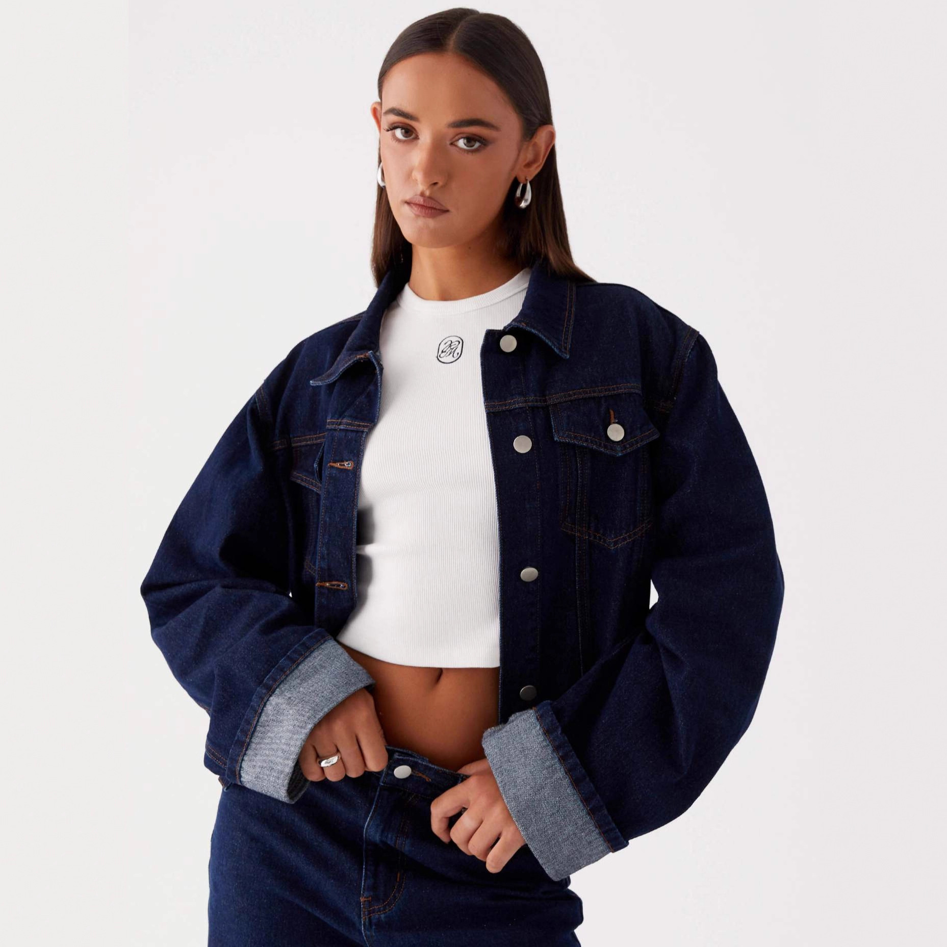 Casual Denim Jacket With A Turn-Down Collar And Long Sleeves - Image 2