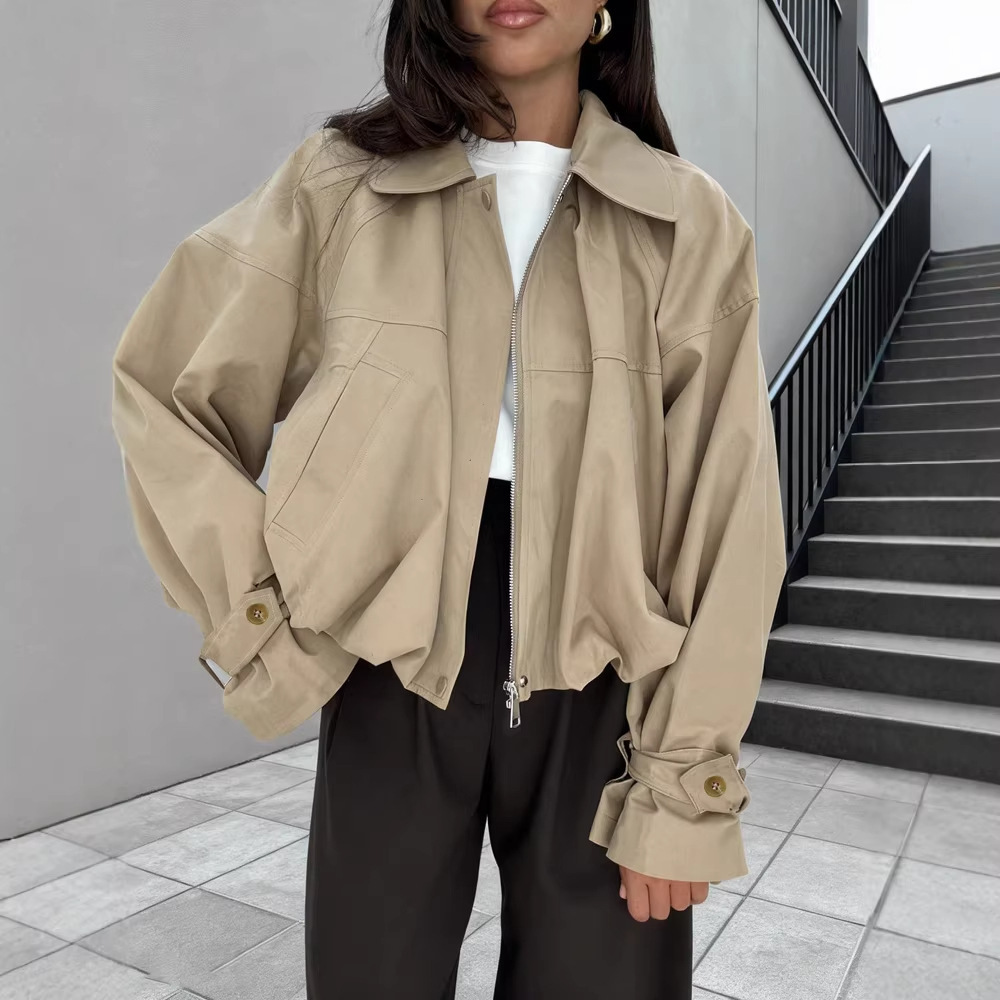 Stylish Relaxed-fit Solid-color Short Blazer With A Lapel For Work Or Everyday Wear