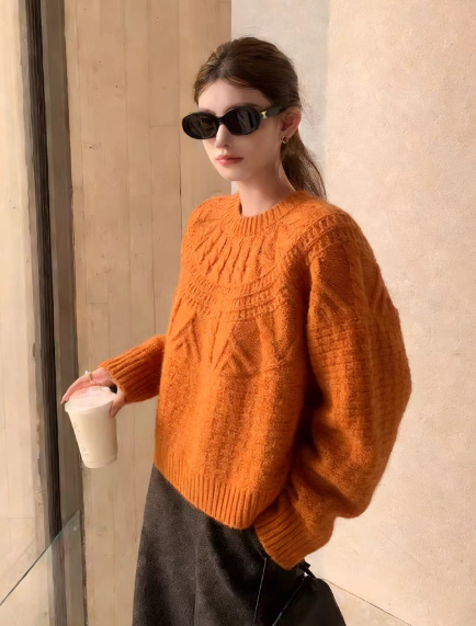 Chic And Brightening Loose-knit Sweater With A Crew Neck - Image 2